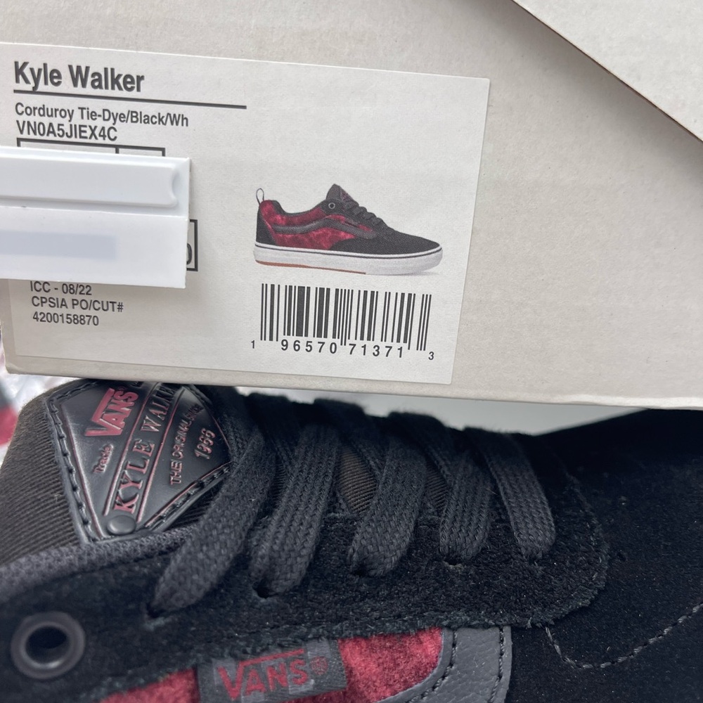Vans WMNS Kyle Walker
Corduroy Tie-Dye/Black/White Sneakers
VN0A5JIEX4C - Picture 16 of 16
